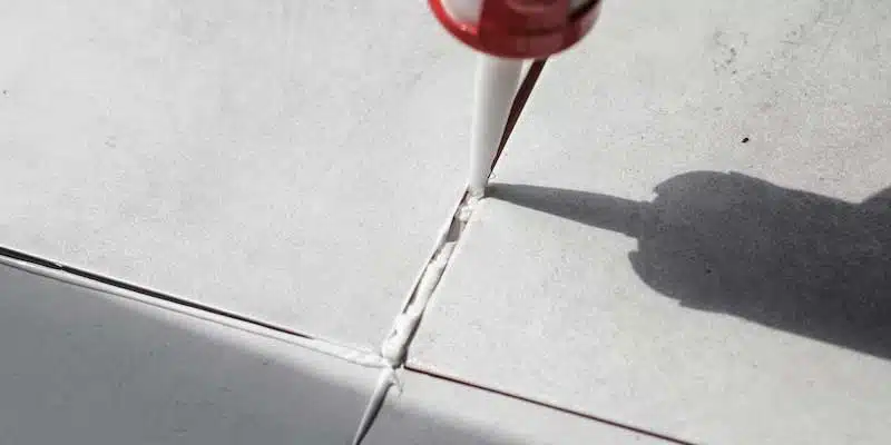 Последние блоги о компании Управление потерей производительности герметиков, подвергающихся воздействию тепла, влажности и движения